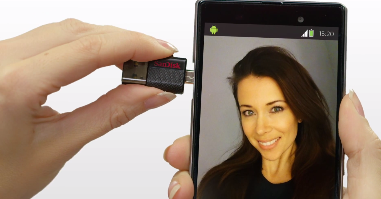 SanDisk présente sa première clé USB avec un double connecteur ordinateur et mobile